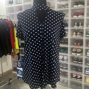 Cut out shoulders polkadot shirt